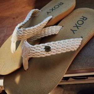Roxy flip flops size 6